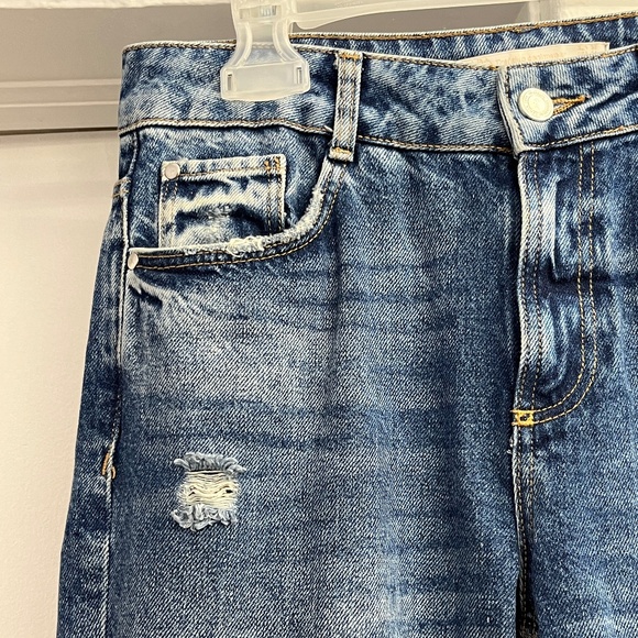 Zara  (4/36) distressed, cropped jeans with fishnet inserts (S). - Picture 8 of 16